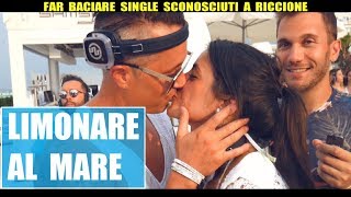 FAR BACIARE Single Sconosciuti a RICCIONE  Rimorchiare con Successo  Giacomo Hawkman [upl. by Jeroma483]