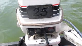 explaining my 25 HP Johnson outboard 1985 [upl. by Annirtak756]