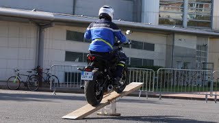 JE PASSE LES TEST MOTO DE LA GENDARMERIE   Certaines figures sont ultra chaude [upl. by Wittenburg]