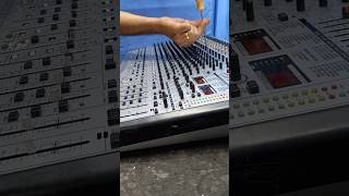 Conserto da Mesa Behringer Eurodesk SL2442FX [upl. by Silenay]