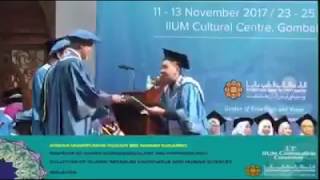 Aksi Lucu Graduan UIAM Ini Meriuhkan Satu Dewan Konvo [upl. by Kery]