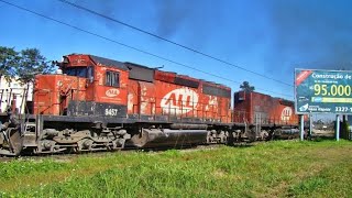 Locotrol rumo locomotiva GT22 e SD40 acelerando com 102 vagões em Pinhais  PR [upl. by Adnilram]