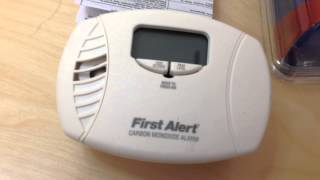 First Alert CO615 Carbon Monoxide Detector Alarm Plug In Review [upl. by Violet]