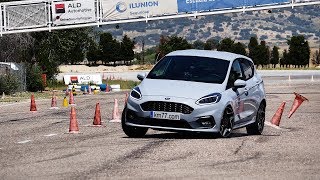 Ford Fiesta ST 2018  Maniobra de esquiva moose test y eslalon  km77com [upl. by Goulette]