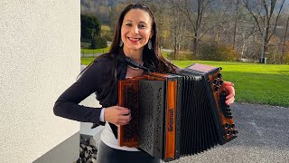 Claudia Hinker spielt den Timple Boarischen auf ihrer Steirischen Harmonika [upl. by Einiar]