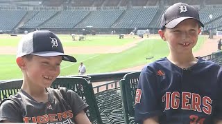 Boy who catches foul ball gives ball to another young kid [upl. by Ferdinande]