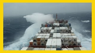 NAVIO EM ALTO MAR EM ONDAS GIGANTES  NAVIO EM TEMPESTADE EM ALTO MAR [upl. by Aklog]