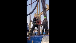 Floorman Tripping Job rig oilfield drilling oil tripping [upl. by Brenn]