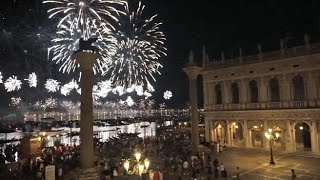 Festa del Redentore a Venezia gli spettacolari fuochi d’artificio in laguna [upl. by Kinata]