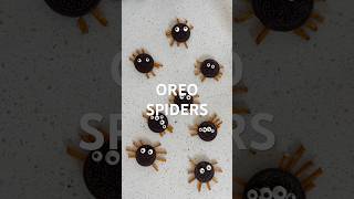 Kids Halloween Treat  Spider Oreos halloweencraft halloweenbaking halloweentreats [upl. by Wenda]