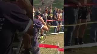 Fam Nys gaat niet bestaat niet Sven Nys steelt de show door niet op te geven cycling cyclocross [upl. by Palecek]