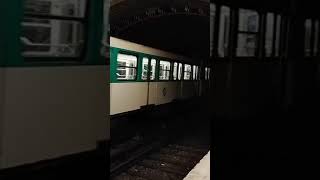 Le Klaxon dun mf67 sur la 3bis klaxon train ratp metro métro subway mf [upl. by Enymzaj]