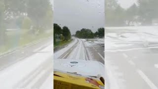 Vicenza grandinata eccezionale ad Agugliaro le strade sembrano innevate Il video [upl. by Temp]