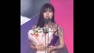 Eunsoo winning Best Actress as Kim Jaeyoung in Nineteen Otters at 2023 APAN AWARDS shineunsoo 신은수 [upl. by Anrat]