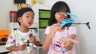 Mainan Unik Helikopter Sensor Tangan  Unboxing Flying Toys Helicopter [upl. by Florette274]