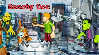 Playing the Scooby Doo Ghost Castle Game with the Assistant [upl. by Lamarre]