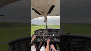 Landing the piper warrior PA28 at Stapleford Aerodrome 21 Left landing [upl. by Okimuk761]