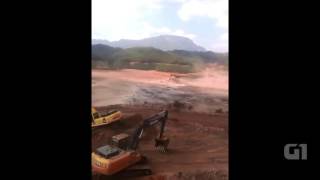 Vídeo mostra momento do rompimento de barragem em Mariana [upl. by Eatnuahc]