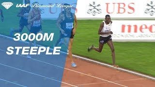 Conseslus Kipruto wins the 3000m steeplechase in only one shoe [upl. by Clem592]