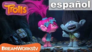 Clip quotLoco y preparadoquot  TROLLS DreamWorksTVEspanol [upl. by Engedus]