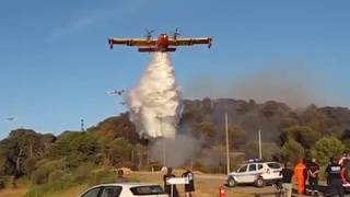 Rare quotNoriaquot de 9 canadairs sur le feu de Port de Bouc 10 août 2017 [upl. by Tessy]