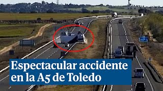 Un espectacular accidente de tráfico colapsa la A5 en Toledo [upl. by Adnorrahs]