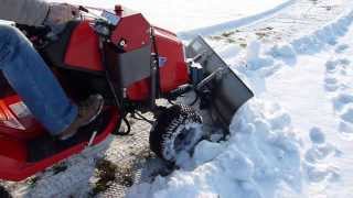 Rasentraktor mit hydraulischem Schneeschild [upl. by Alsworth395]