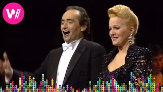 José Carreras burst into laughter singing Verdis Brindisi from La Traviata Libiamo [upl. by Fleming]