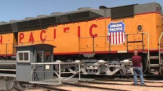 Worlds largest diesel locomotive on the Cheyenne turntable DD40X 6936 [upl. by Devon644]