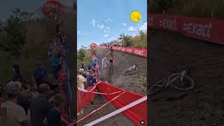 Gevaarlijk schuine kant afdaling Beringen Cyclocross big crash cycling cyclocross cyclingfans [upl. by Milla]