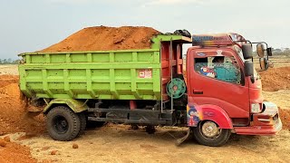 Dump Truk Toyota Dyna Bongkar Muatan Tanah Timbunan [upl. by Zoara]