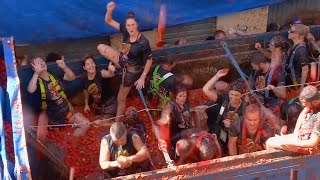 Watch Over 20000 people participate in La Tomatina festival in Spain [upl. by Osnola]