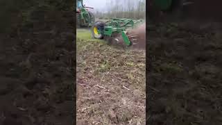 Testing John Deeres 2680H highspeed disc FarmLife JohnDeere farming deeresighting [upl. by Nomolos203]