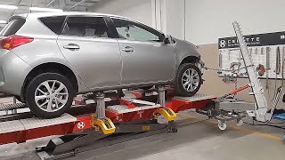 Toyota Auris on Celette Rhone Frame machine [upl. by Agosto]