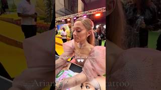 Ariana Grande DRAWS tattoos for fans at wicked premiere [upl. by Daley]