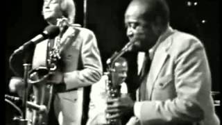 Aint Nobody Here But Us Chickens  Louis Jordan amp his Tympany Five Live video 1974 [upl. by Metcalf33]