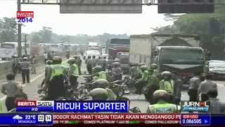 Ribuan Jakmania Blokade Tol Cikampek [upl. by Nylicaj]