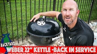 The Weber 22 Inch Kettle  I Love this Grill [upl. by Eillam]