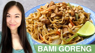 REZEPT Bami Goreng  gebratene Nudeln mit Hähnchen Ei und Gemüse  Indonesisch kochen [upl. by Marylou]