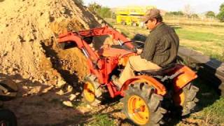 Kubota B6000D con pala [upl. by Joellen939]