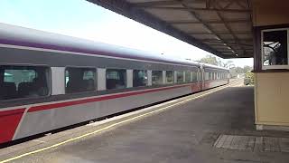 Down Shepparton arrives and departs Tallarook 17 August 2014 [upl. by Phyl788]