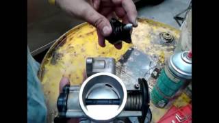 LIMPIEZA DEL CUERPO DE ACELERACION AVEO  How to clean a throttle body [upl. by Mauldon]