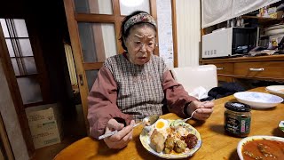 92 Year old Grandma Try Nasi Lemak For the First Time in her Life [upl. by Mintun553]