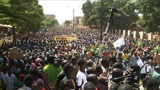 Burkina manifestation contre la révision constitutionnelle [upl. by Magel]