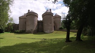 Le Château Fort de LassaylesChâteaux [upl. by Aihsele]