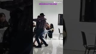 SELENEponiendomeal día suscribeteparamasvideos baile [upl. by Prochora]