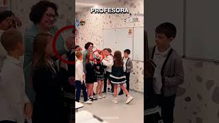 Este ALUMNO Visita A Su PROFESORA Siendo MILITAR 🪖 [upl. by Seyah114]