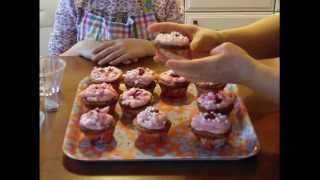 Himbeer Cupcakes Torten Rezept  Ahududulu minik Pastacık yaş pasta tarifi CANAN´S REZEPTE [upl. by Akeinahs974]