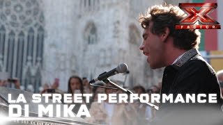 La street performance di Mika [upl. by Oynotna]