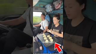 ये लड़की truck के अंदर खाना बनाती है  truck cooking  shortsvideo [upl. by Amyas]